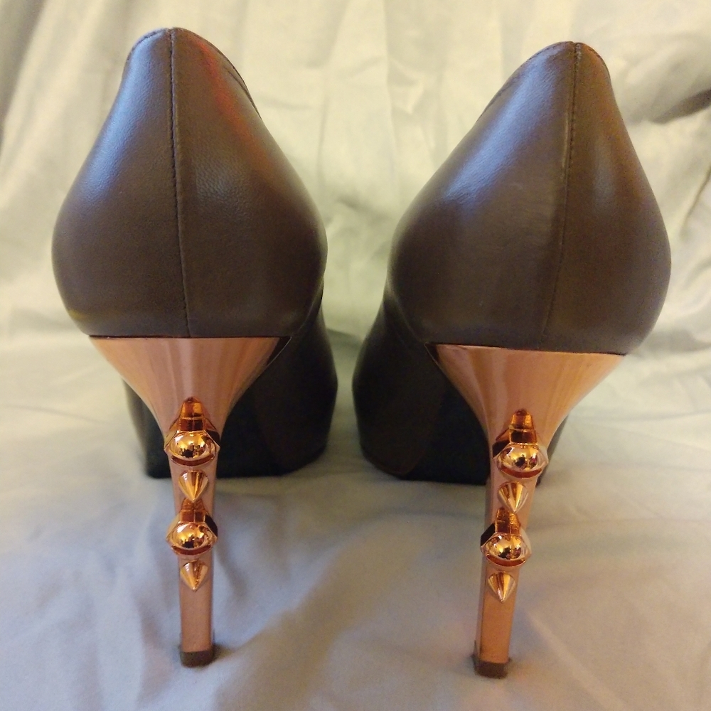 Ruthie Davis Taupe and Rose Gold Heels Pumps